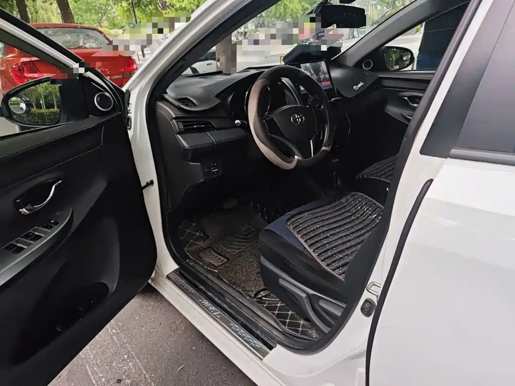 Toyota Yaris L 2015 — фото 14