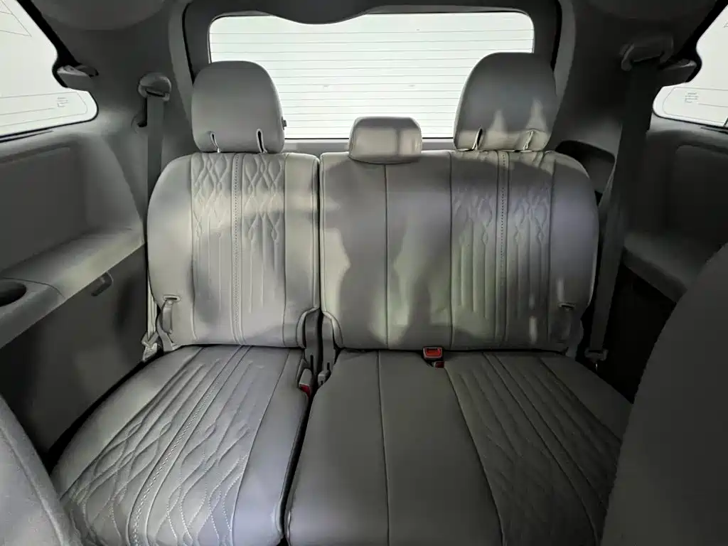 Toyota Sienna 2015 — фото 11