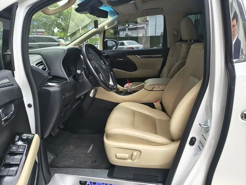 Toyota Alphard 2022 — фото 6