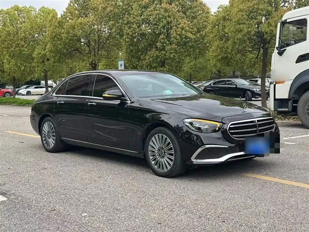 Mercedes-Benz E-Class 2023 — фото 24