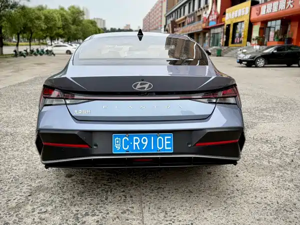 Hyundai Elantra 2023