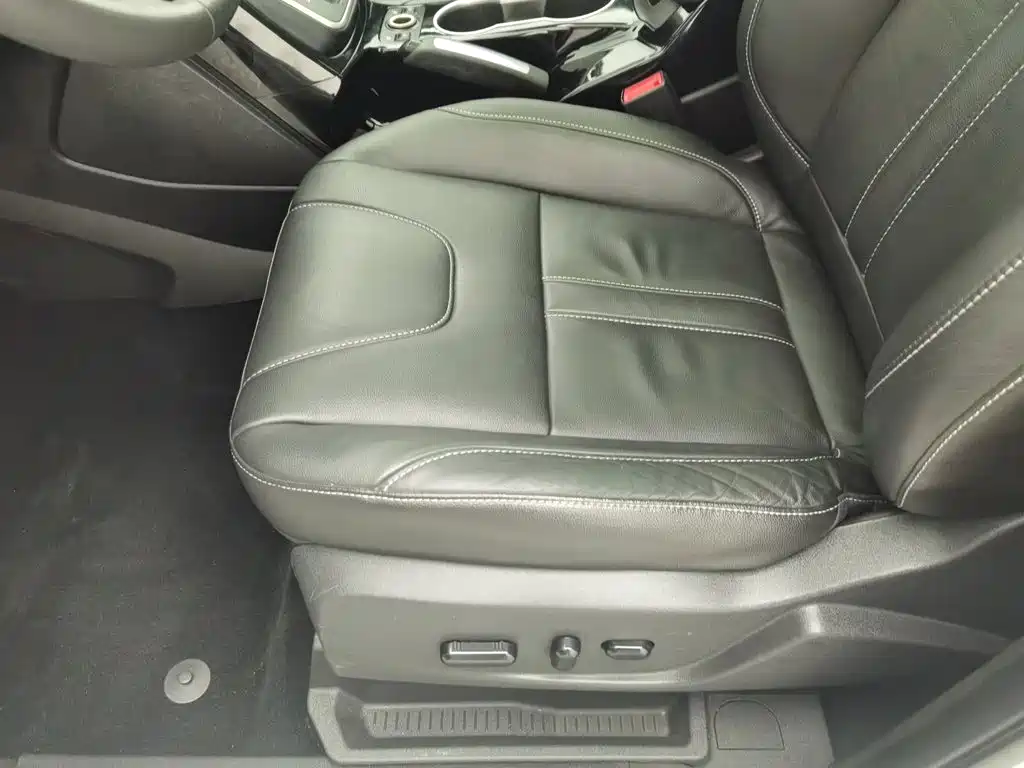 Ford Kuga 2015 — фото 20