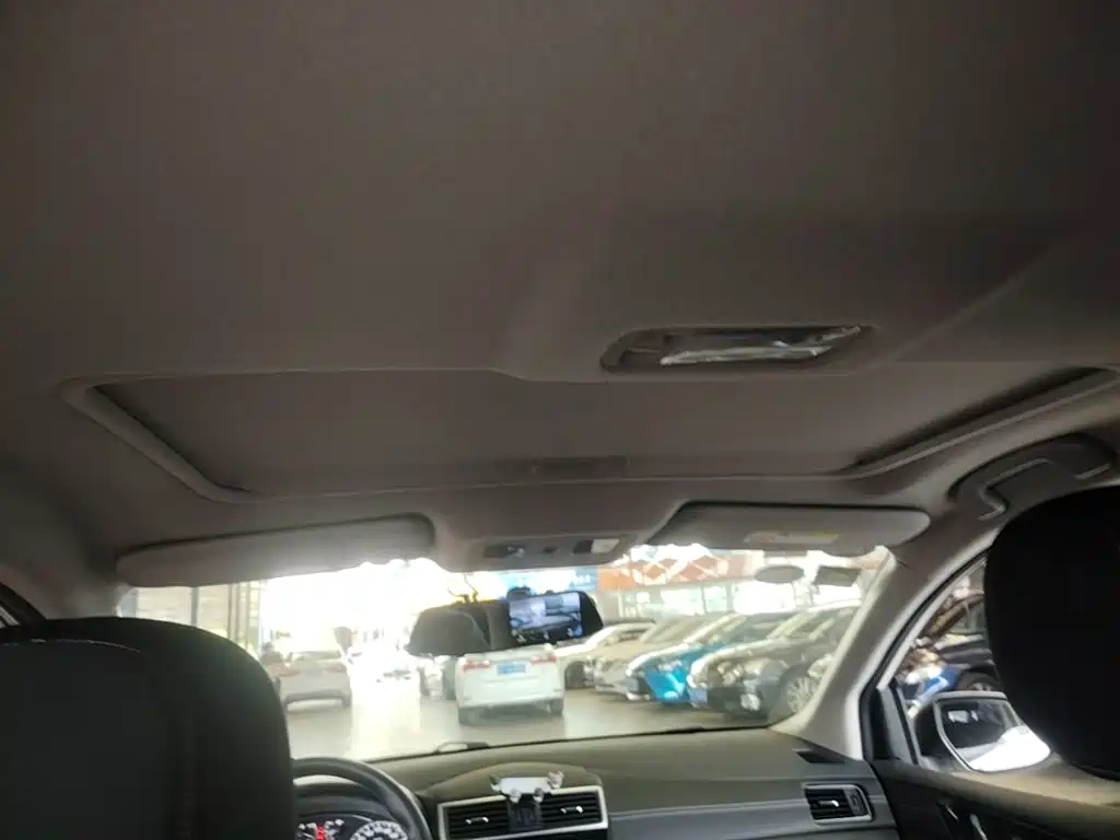 Nissan Tiida 2018 — фото 18