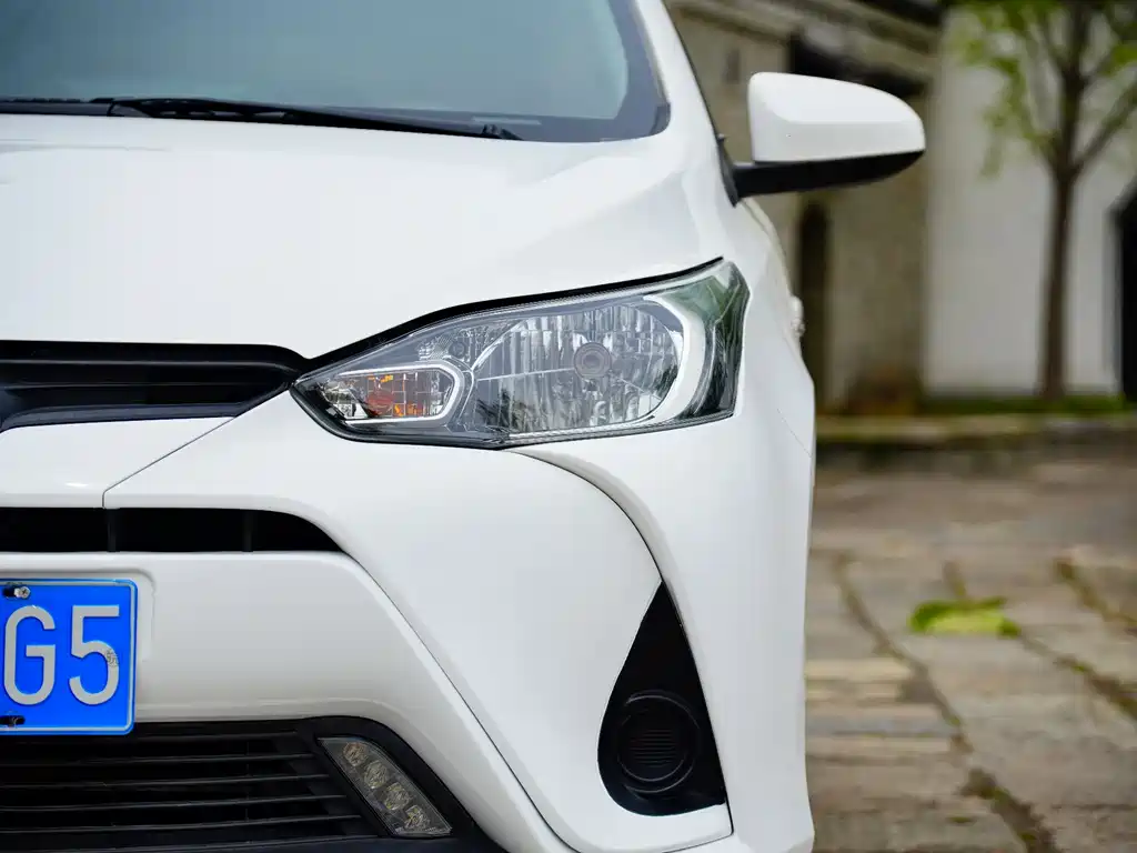 Toyota Yaris L 2022 — фото 9