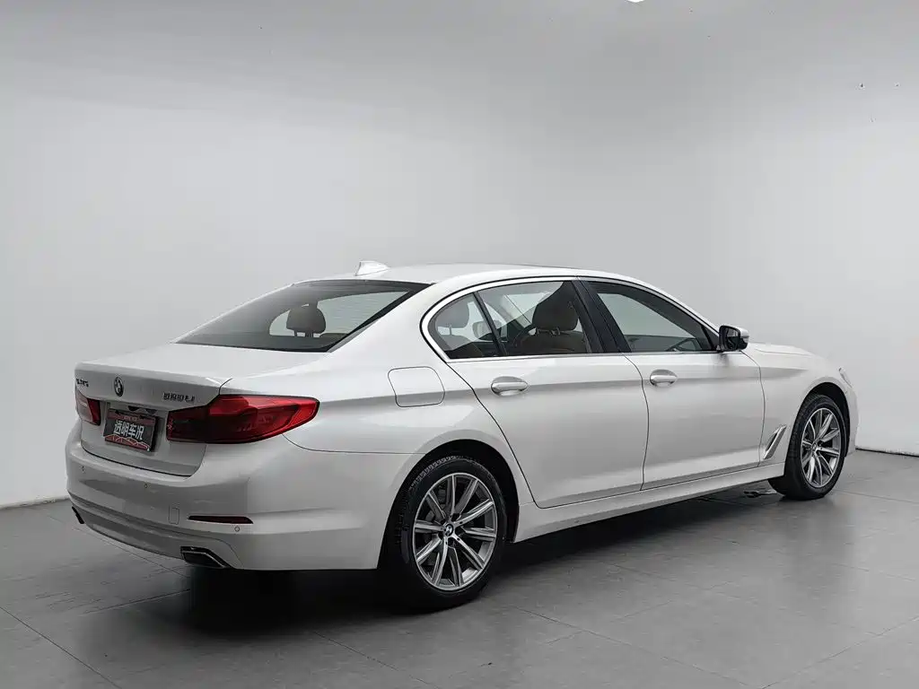 BMW 5 Series 2017 — фото 2