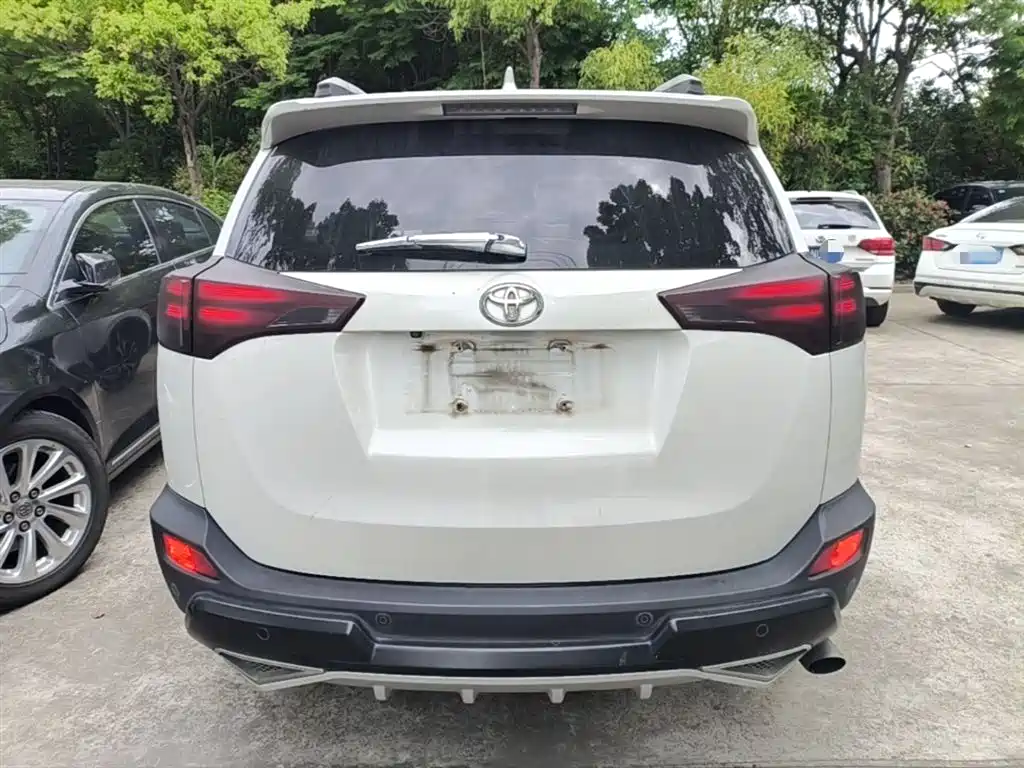 Toyota RAV4 2015 — фото 6
