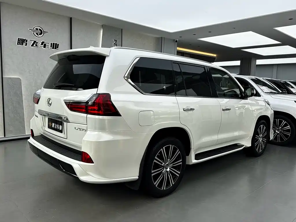 Lexus LX 2019 — фото 20