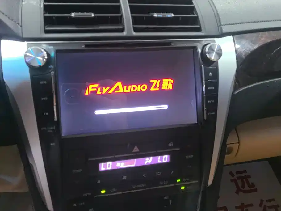 Toyota Camry 2015 — фото 13
