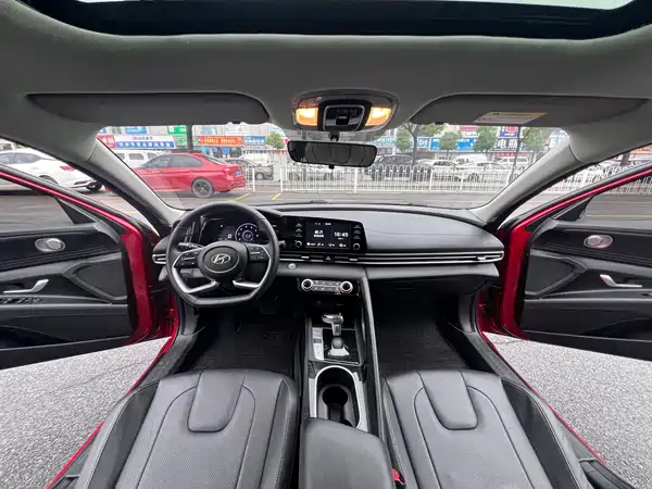 Hyundai Elantra 2023