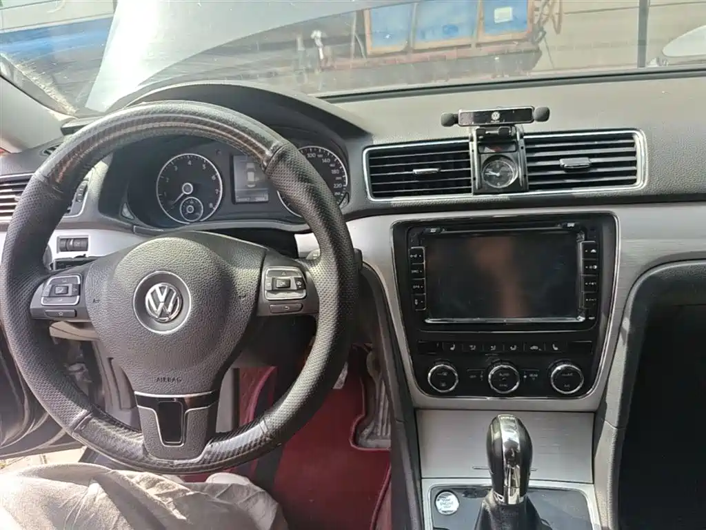 Volkswagen Passat 2014 — фото 10