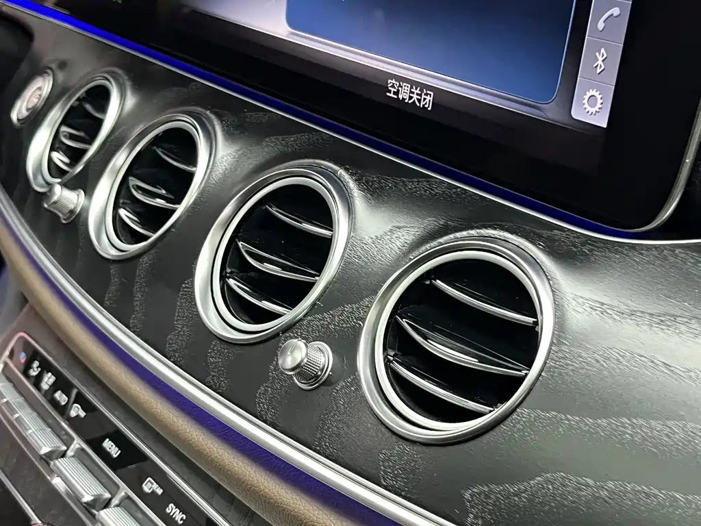 Mercedes-Benz E-Class 2019 — фото 20