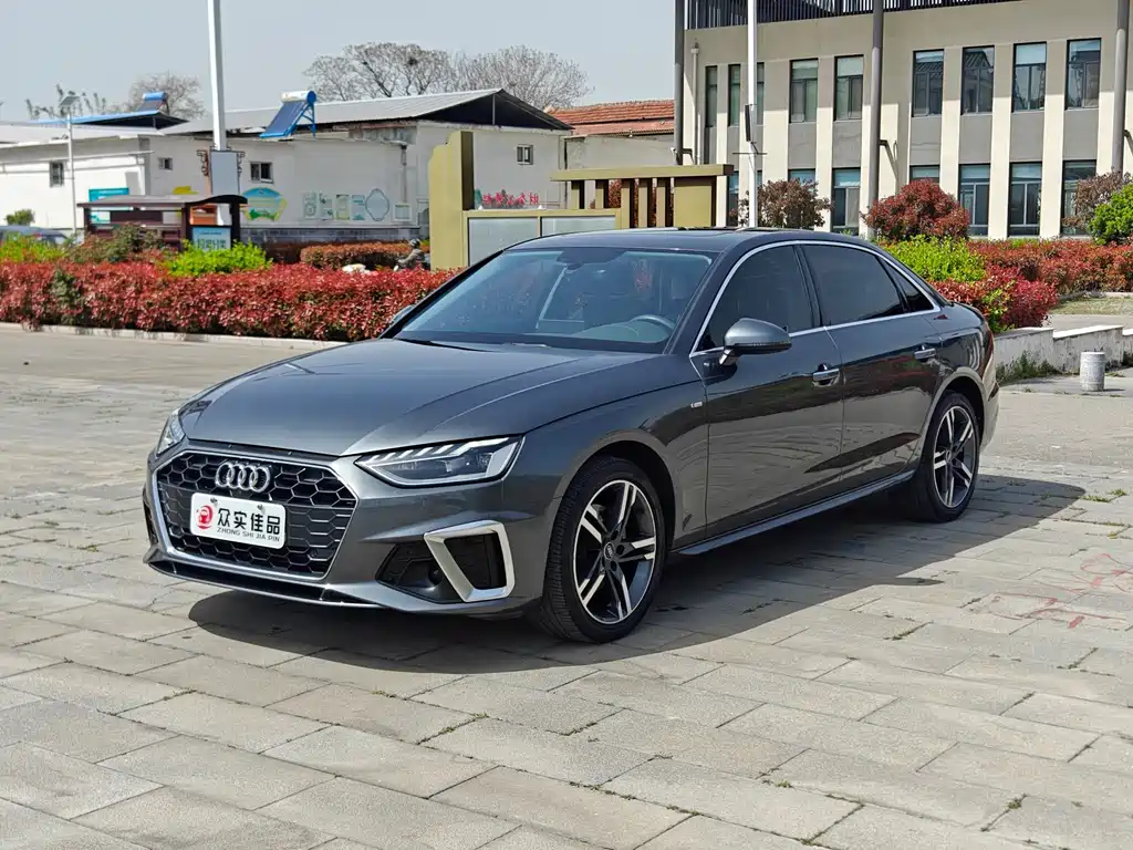 Audi A4L 2022 — фото 1