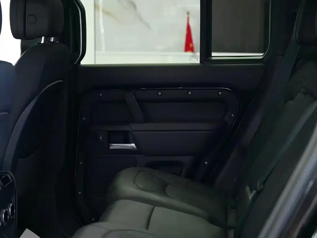 Land Rover Defender 2025 — фото 19