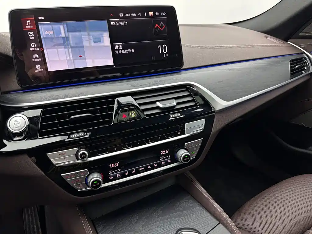 BMW 5 Series 2021 — фото 12