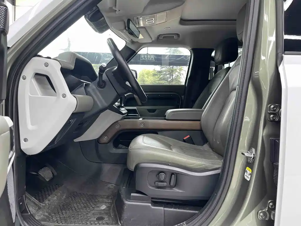 Land Rover Defender 2021 — фото 11