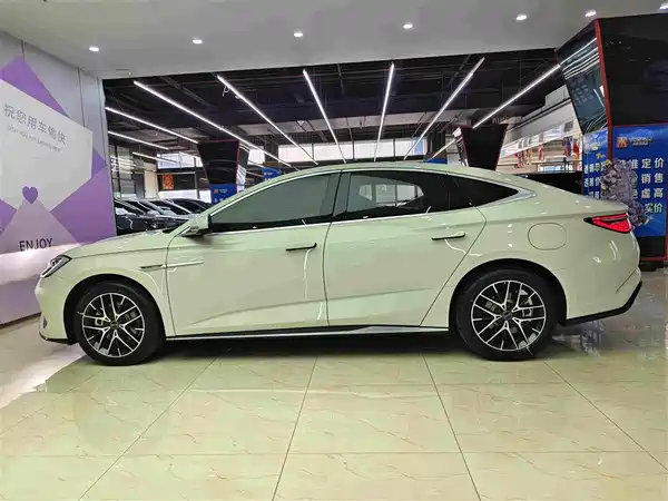 BYD Seal 07 DM-i 2024