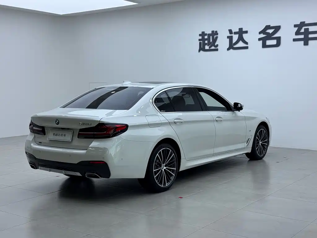 BMW 5 Series 2023 — фото 19