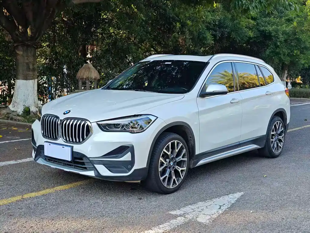 BMW X1 2021 — фото 1