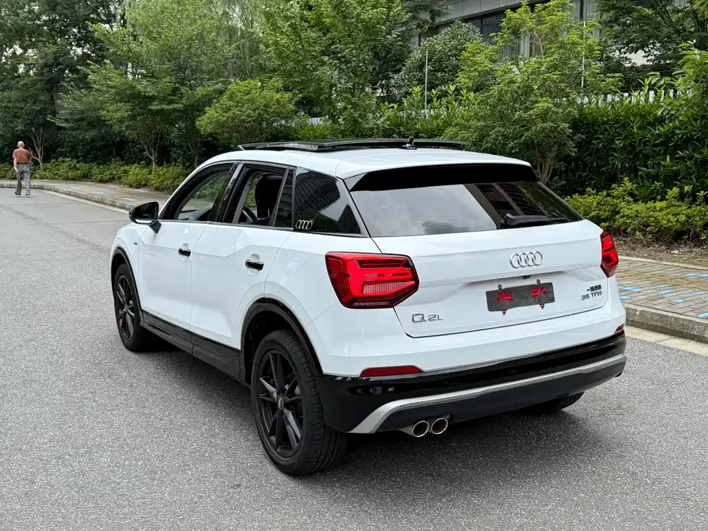 Audi Q2L 2021