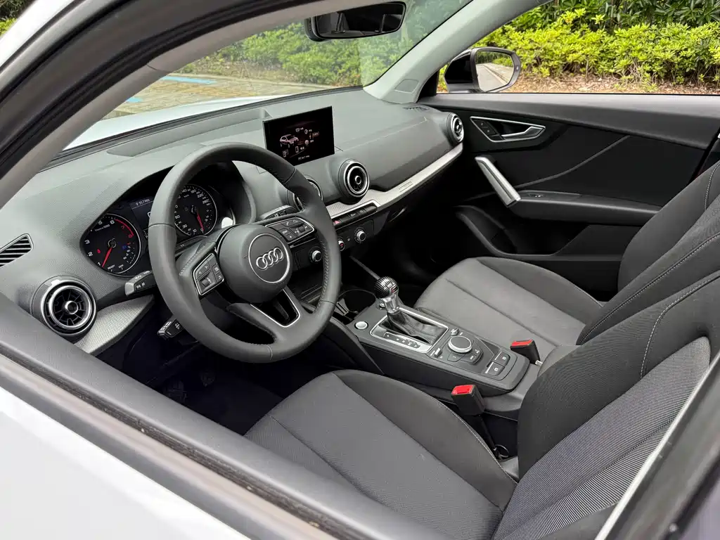 Audi Q2L 2021 — фото 11