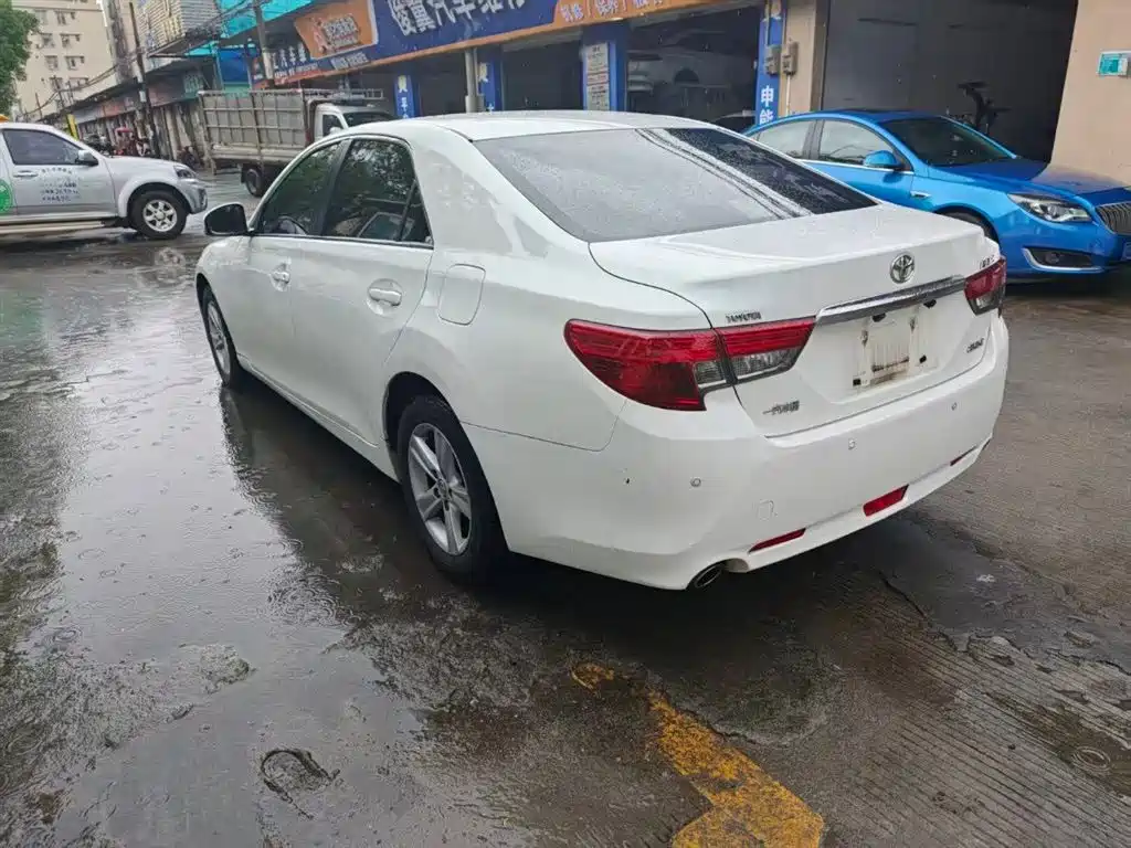 Toyota Reiz 2015