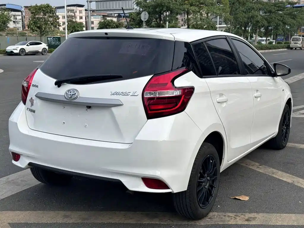 Toyota Yaris L 2018 — фото 11