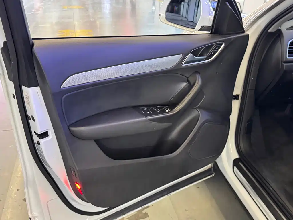 Audi Q3 2015 — фото 13