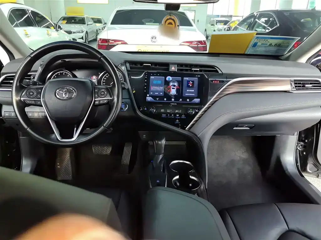 Toyota Camry 2018 — фото 6
