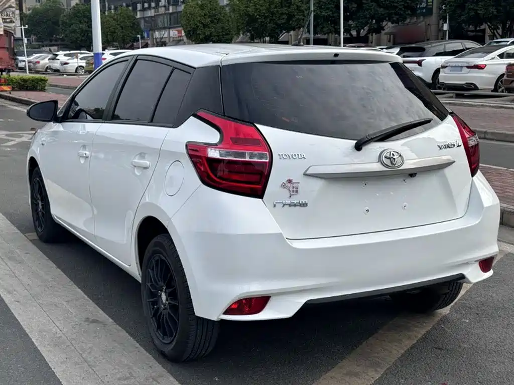 Toyota Yaris L 2018 — фото 9