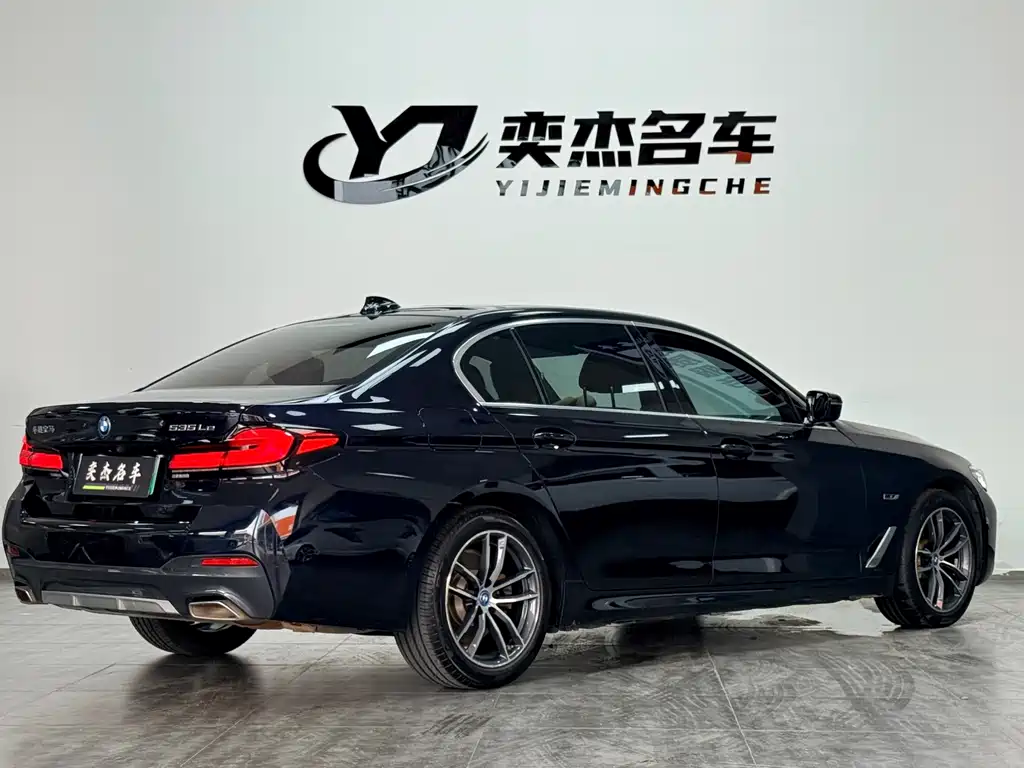 BMW 5 Series New Energy 2023 — фото 7