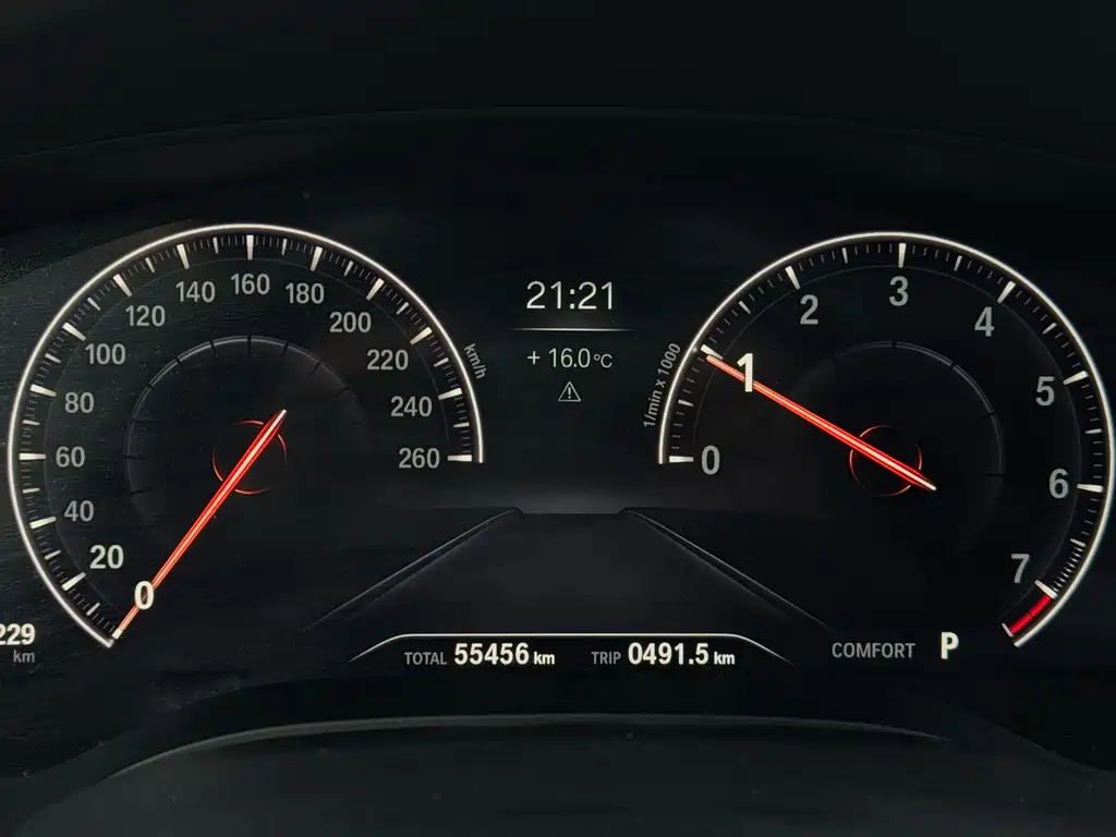 BMW 5 Series 2019 — фото 13