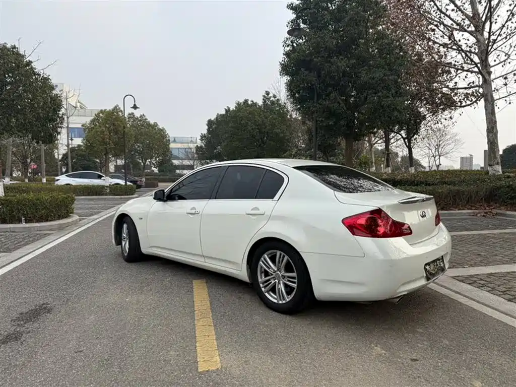 Infiniti G 2016