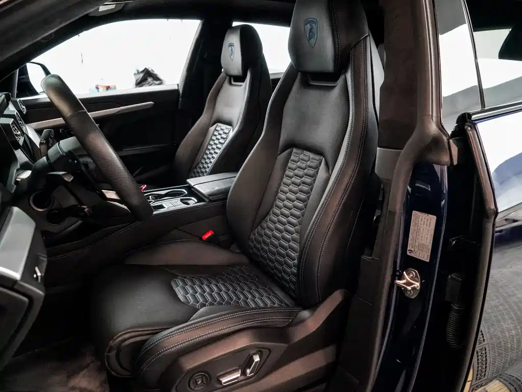 Lamborghini Urus 2019 — фото 12