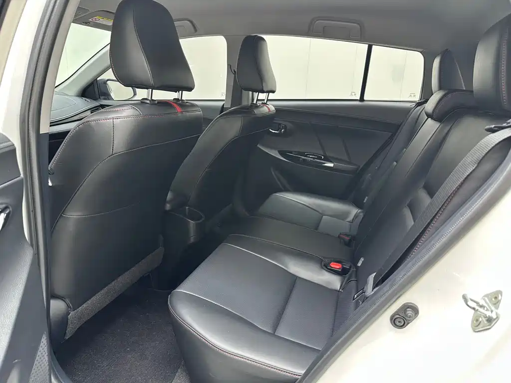 Toyota Yaris L 2021 — фото 10