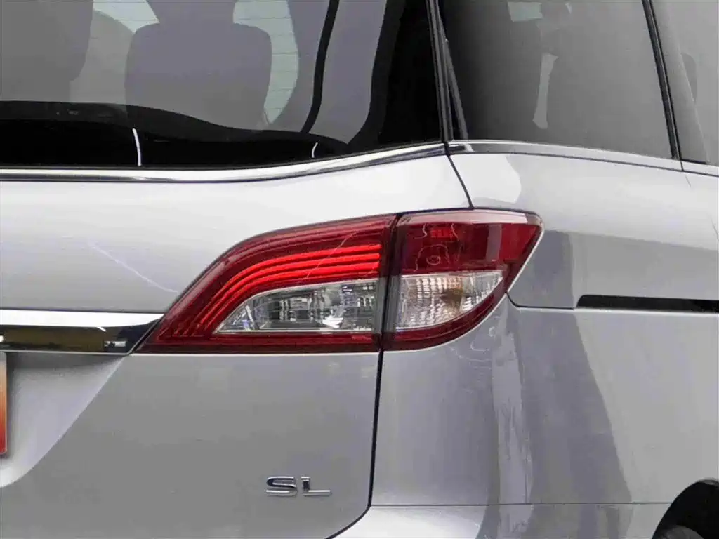 Nissan Quest 2016 — фото 19