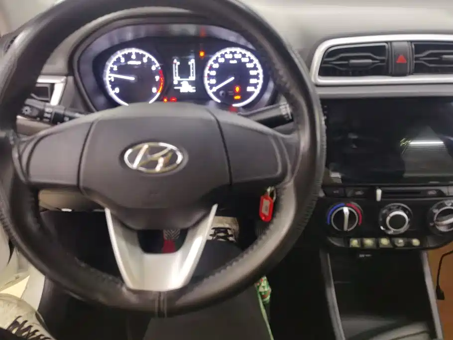 Hyundai Accent 2020 — фото 12