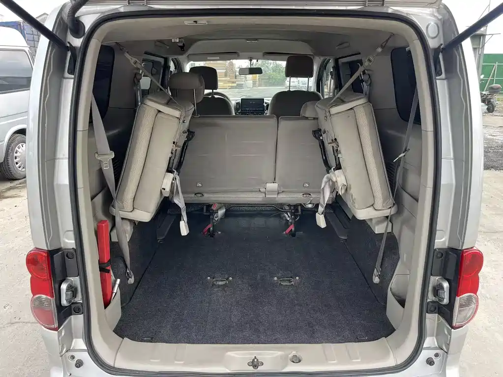 Nissan NV200 2015 — фото 9