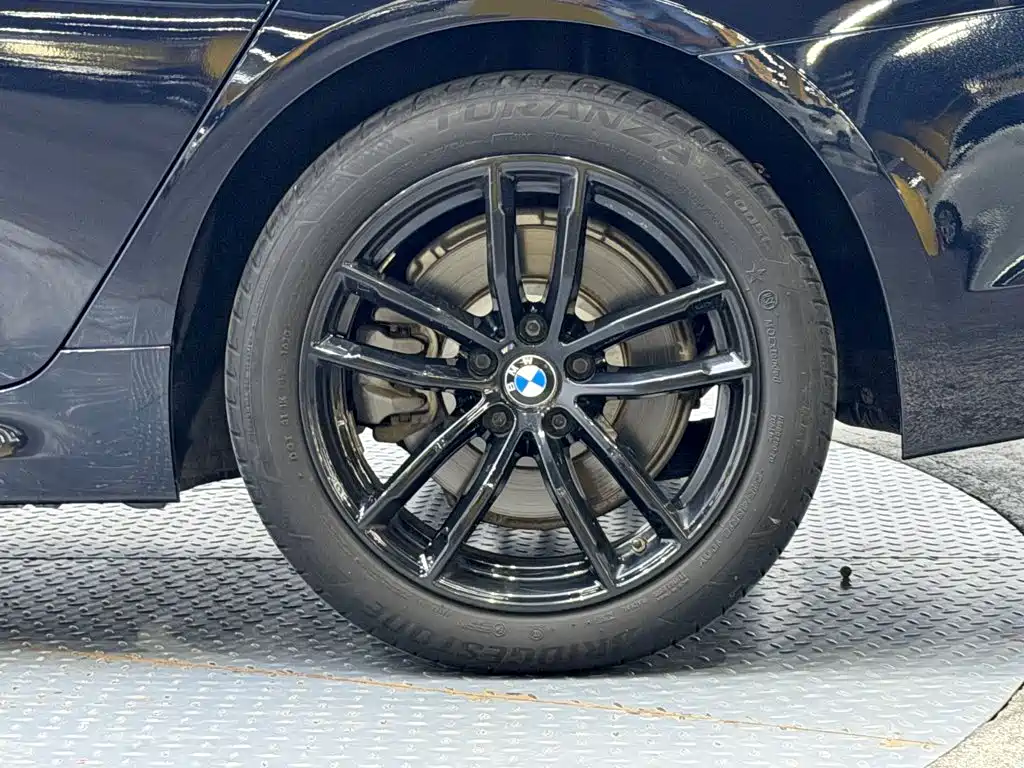 BMW 5 Series 2019 — фото 14