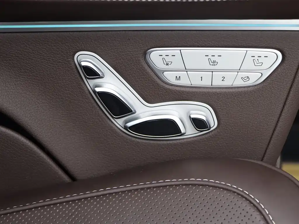 Mercedes-Benz V-Class 2025 — фото 18