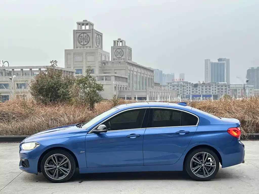 BMW 1 Series 2018 — фото 18