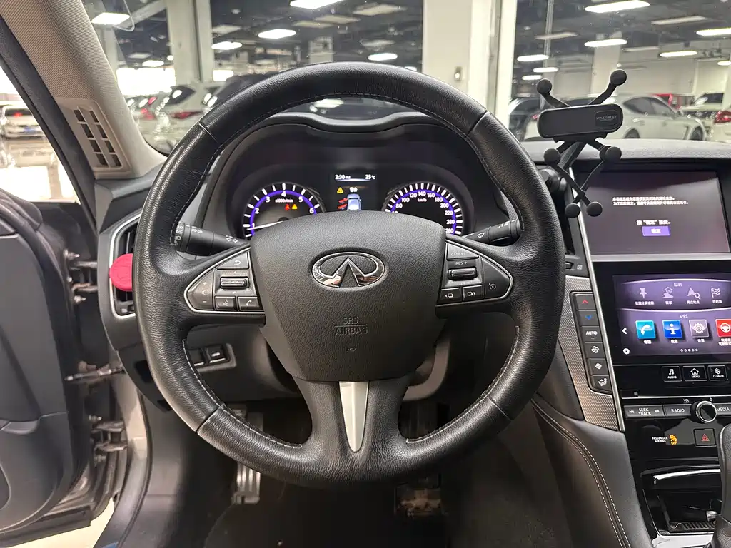 Infiniti Q50L 2016 — фото 10