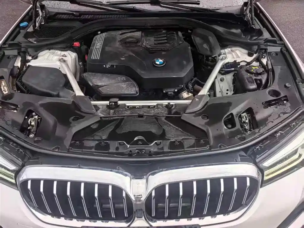 BMW 5 Series 2021 — фото 10