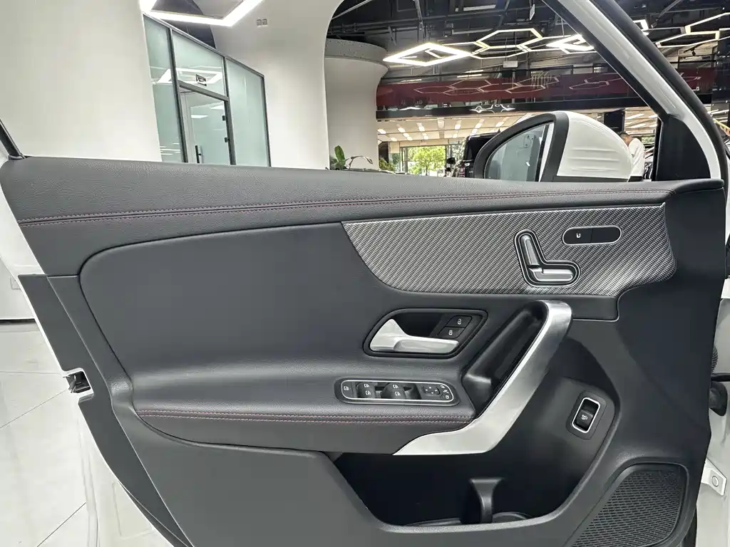 Mercedes-Benz A-Class 2024 — фото 16