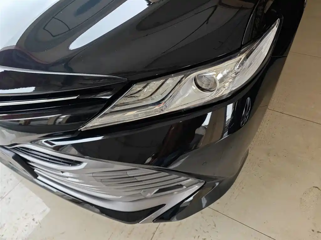 Toyota Camry 2018 — фото 24