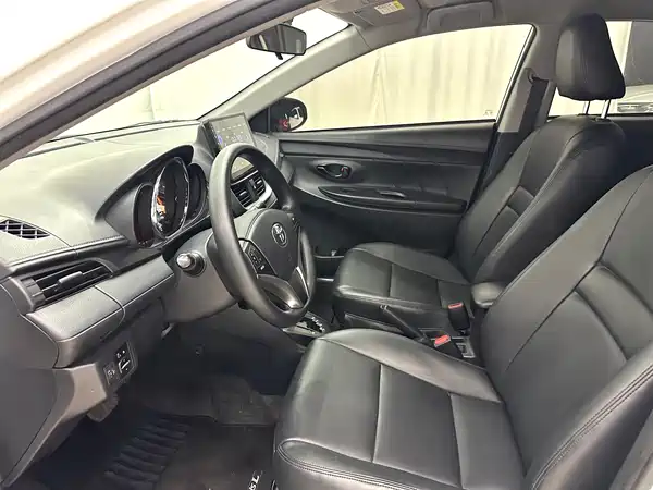 Toyota Yaris L 2022