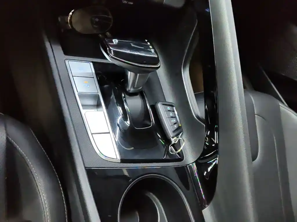 Hyundai Elantra 2024 — фото 14