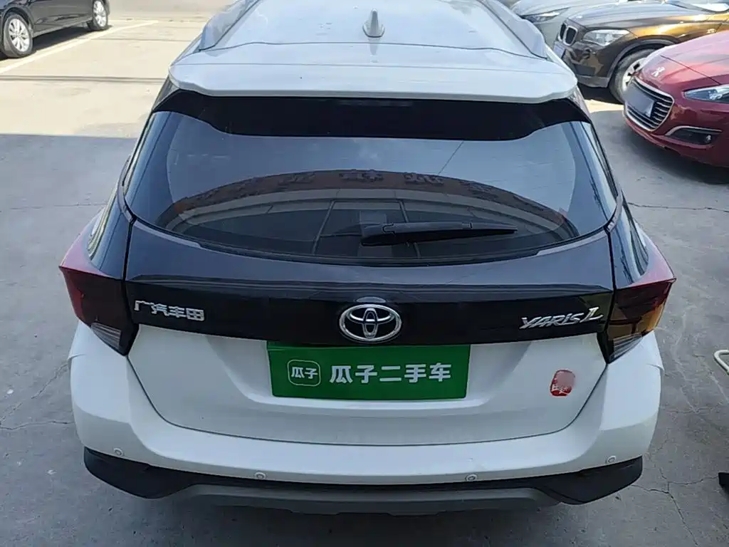 Toyota Yaris L 2022 — фото 6