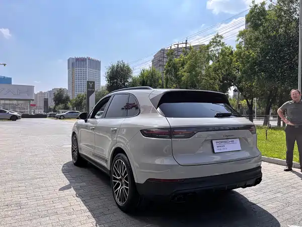 Porsche Cayenne 2022