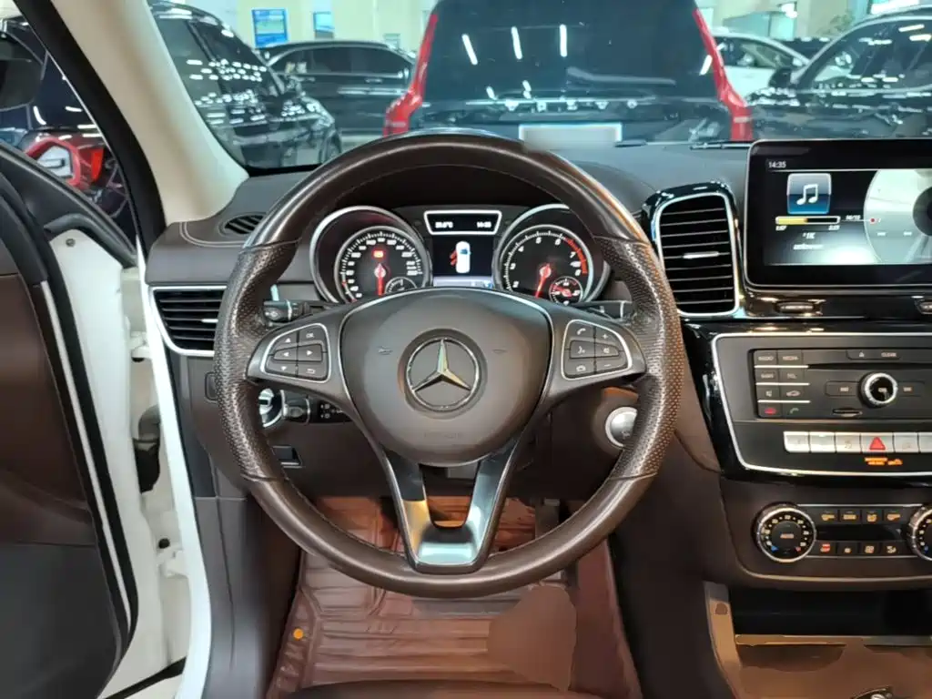Mercedes-Benz GLE 2017 — фото 11