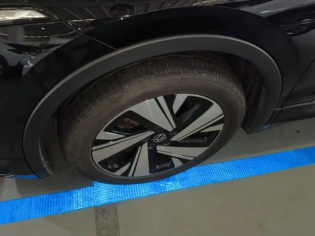 Volkswagen Tiguan L 2023 — фото 23